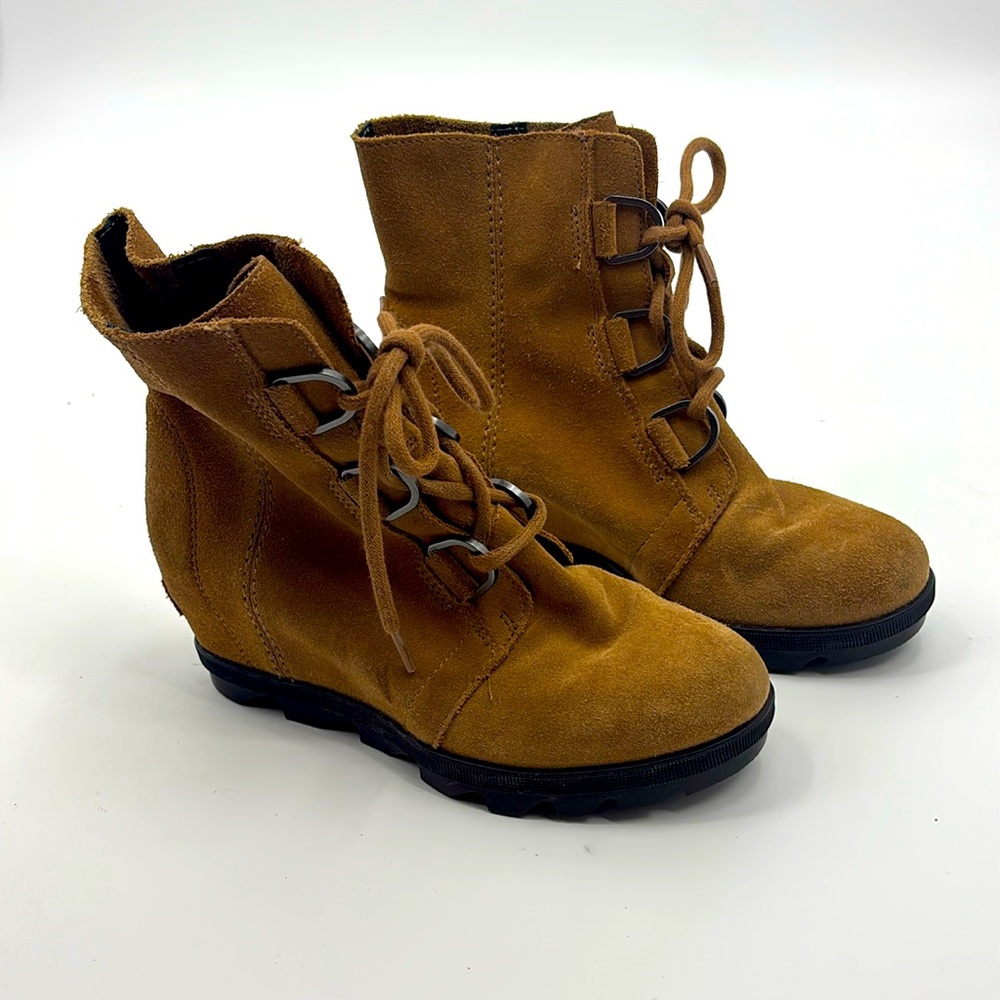 Sorel Joan of Arctic wedge boot in suede size 4